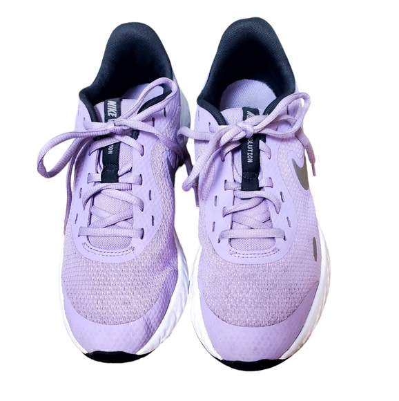 NIKE Revolution Sneaker - Picture 1 of 5